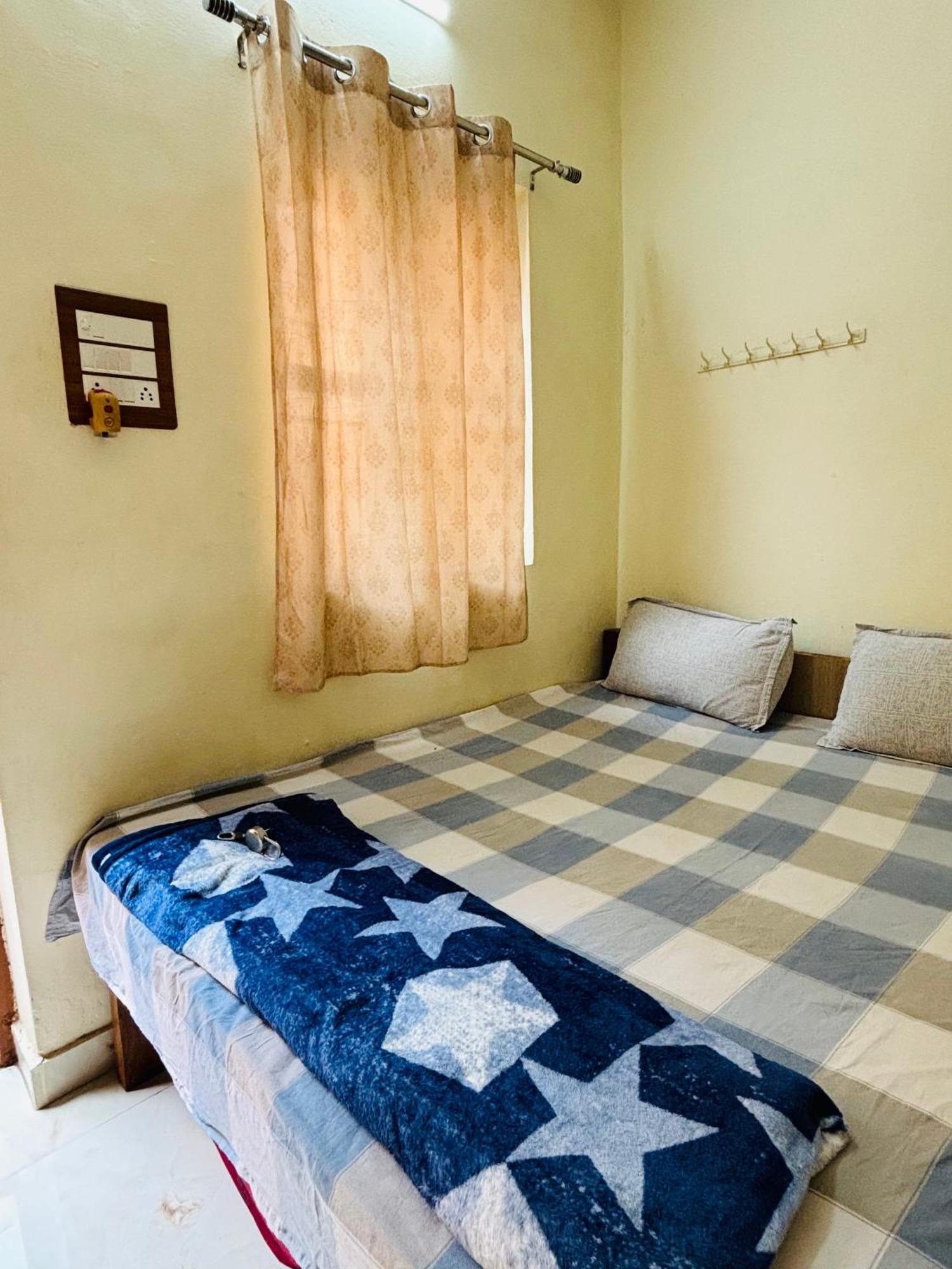Mahesh Guest House Hampi Exterior photo